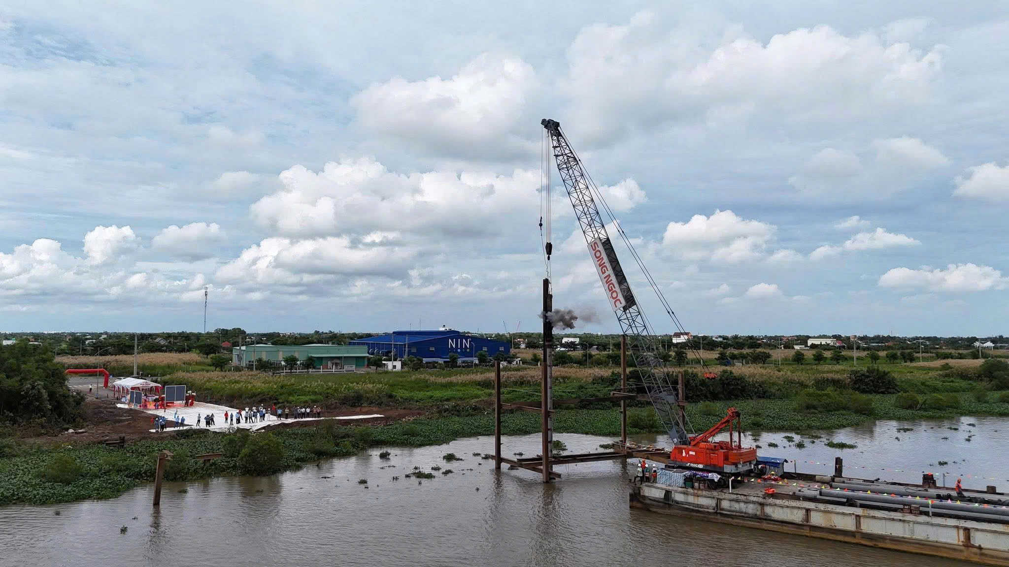 le khoi cong goi thau thi cong ke cu be tong du ung luc doan b8 ??c2  ?? buoc ngoac phat trien ha tang kcn cau cang phuoc dong