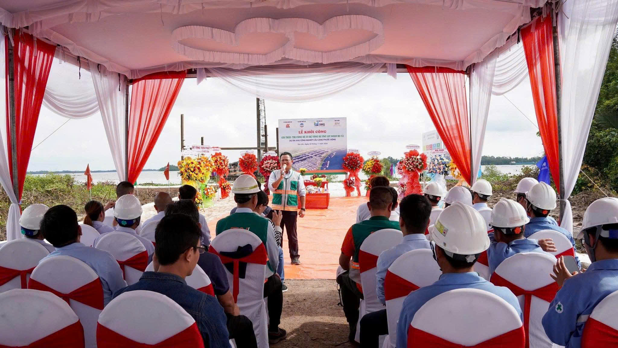 le khoi cong goi thau thi cong ke cu be tong du ung luc doan b8 ??c2  ?? buoc ngoac phat trien ha tang kcn cau cang phuoc dong