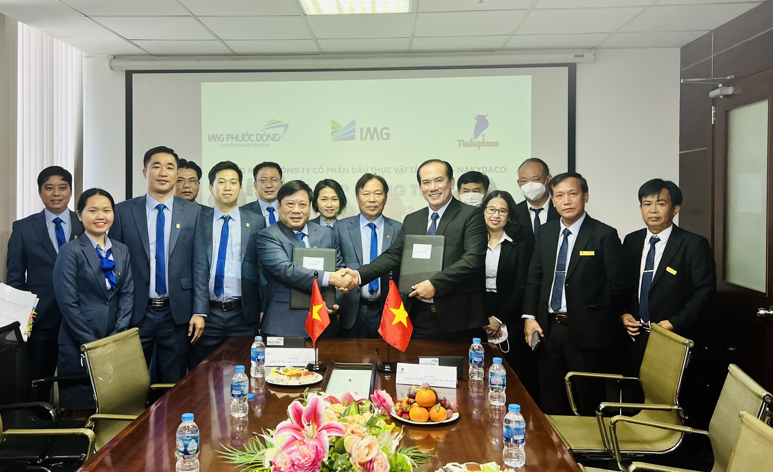 signing ceremony of land lease contract between img phuoc dong jsc and tan binh vegetable oil jsc  nakydaco