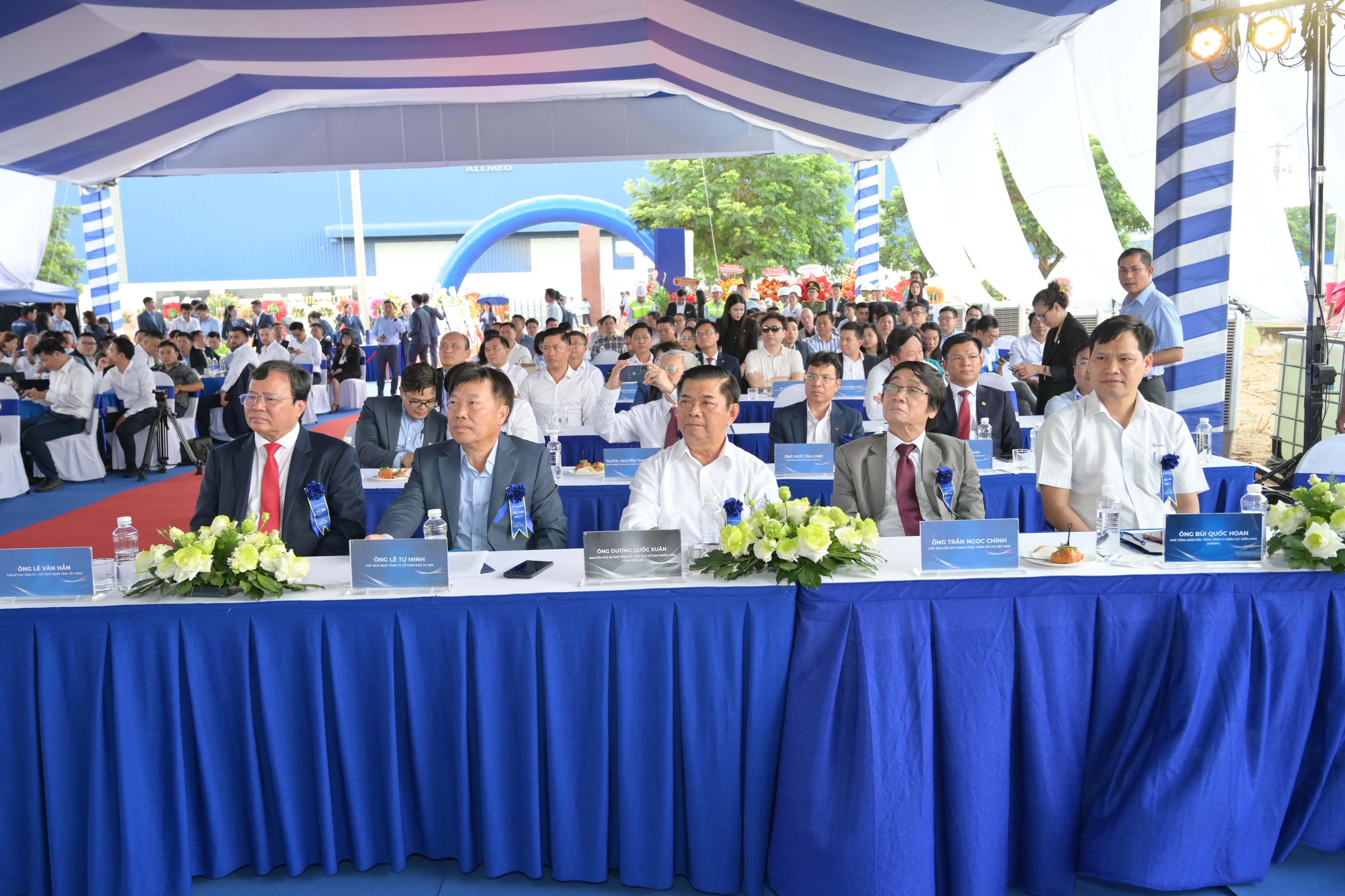 le khoi cong cum nha xuong cao tang   du an nha o cong nhan  ?? nha o chuyen gia tai kcn cau cang phuoc dong nhan ky niem 51 nam ngay giai phong mien nam